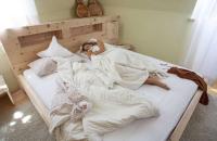 Naturholz-Design Doppelzimmer 'Pinus Cembra' ohne Balkon